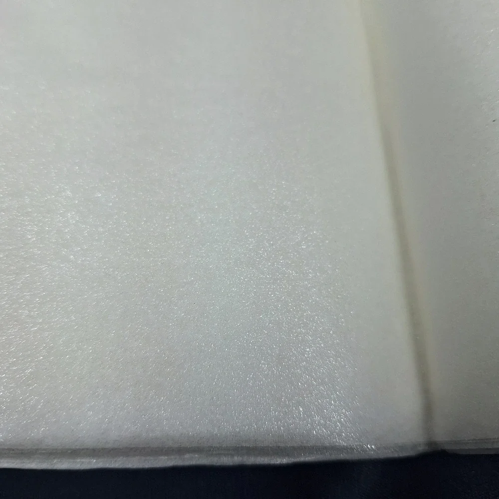 Vintage Pearl White 20 x 26